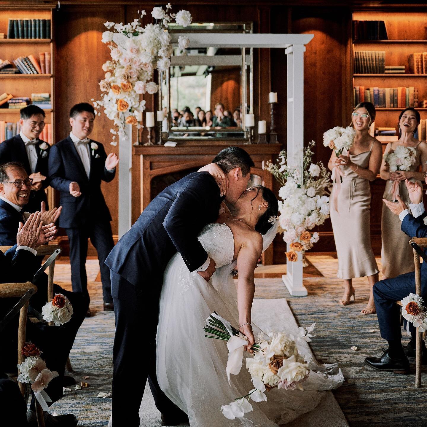 Gorgeous pic of our Bonita + Tommy 🤍

 @bonitagu 

Photography @danielgriffithsphoto 
Florals @fauxflowercompany @frankandbloom.com.au