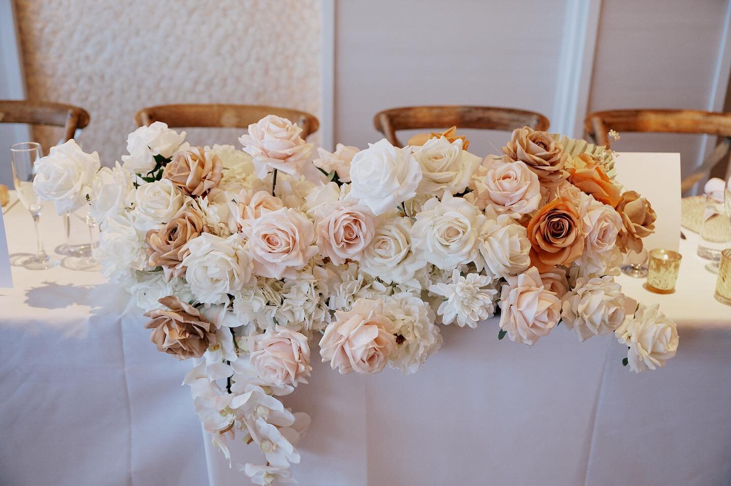 Bridal table runners 
Large vs medium swipe &gt;&gt; to see the size difference 🤍 

Photography @danielgriffithsphoto 
Floral @fauxflowercompany 
Venue @zest_waterfront_venues