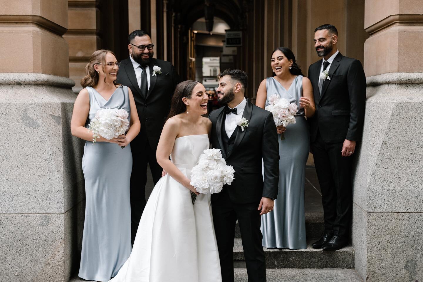 Gorgeous photo of Jo + Ziad, and their bridal party 🤍 

📷 @siempreweddings 
🌸 @fauxflowercompany
