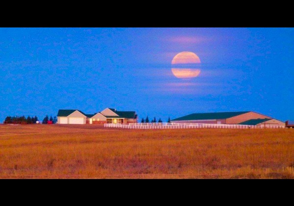Moonset at Lil' Wykota
