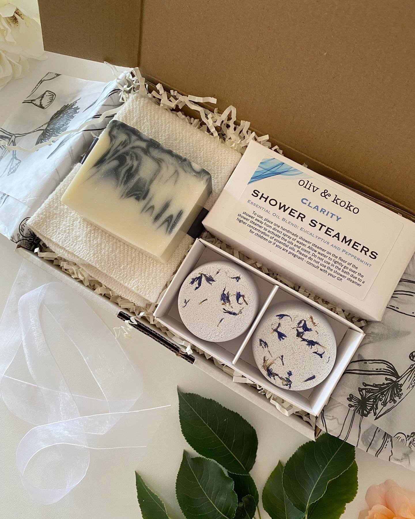 Gift Box - Clarity Soap and Shower Steamer Set

Clarity is an uplifting and refreshing blend of peppermint and eucalyptus. Fill your shower with a beautiful scent using a shower steamer and matching soap!

Great gift for friends, family or that speci