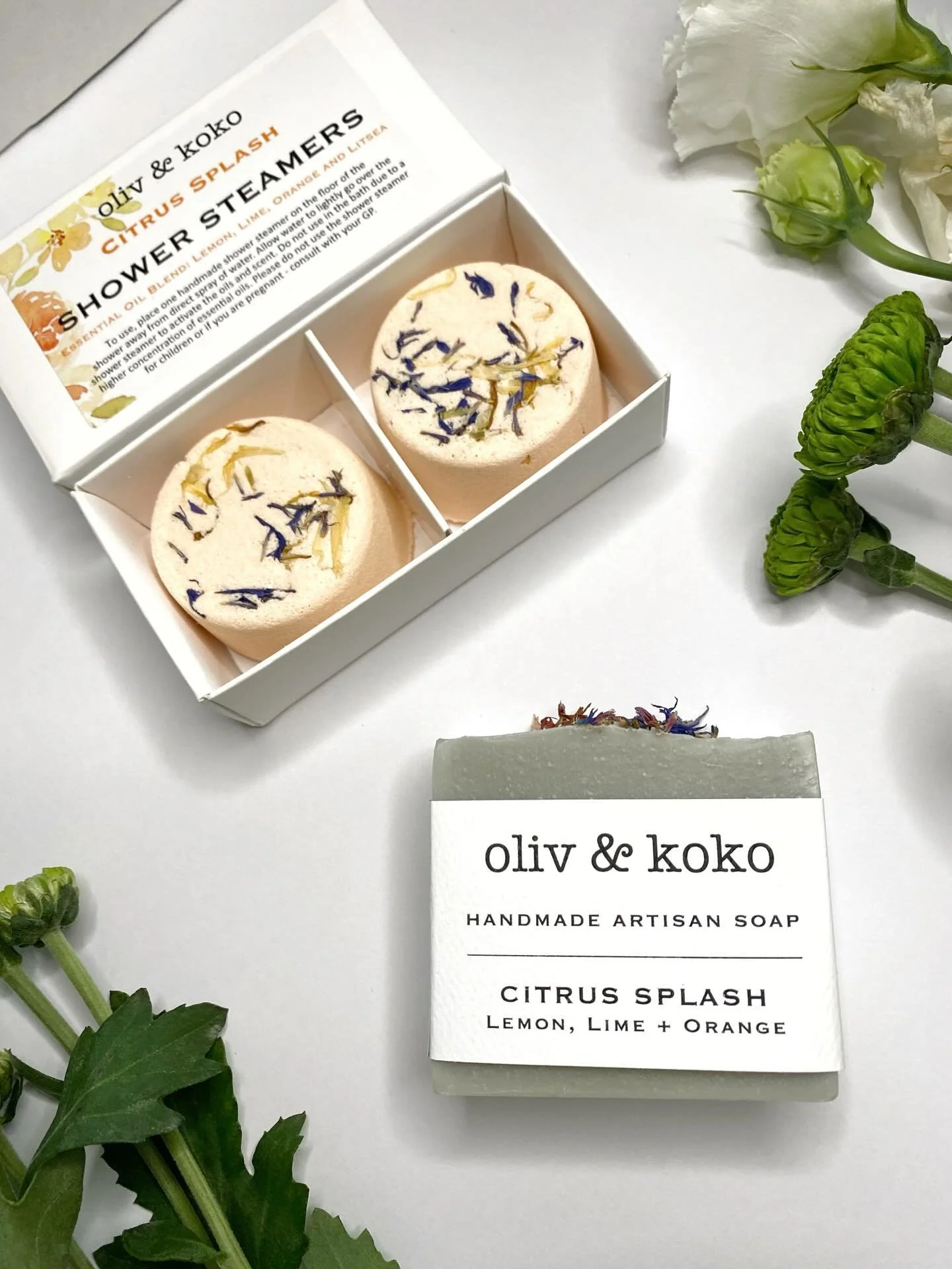 Citrus Splash Artisan Soap + Shower Steamers Gift Box

🍋🍋&zwj;🟩🍊 lemon, lime + orange scent

&bull;
&bull;
&bull;
#shower #gift #soapbar #citrus #handmadesoap #luxury #coldprocess #madeinmelbourne🇦🇺 #nopalmoil #christmasshopping #teachergift #o