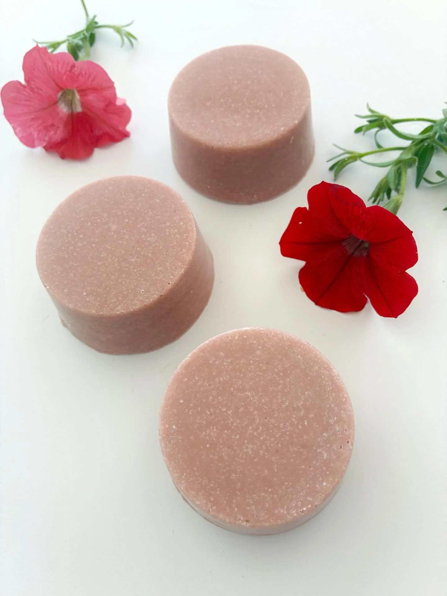 Orange + Patchouli Salt Soaps

🍊 Made in Australia 
🍊 Traditional cold process soap
🍊 Natural, vegan + palm oil free
🍊 Enriched with natural sea salt
🍊 Individually hand poured

&bull;
&bull;
&bull;
#handmadesoaps #madeinaustralia🇦🇺 #saltsoap 