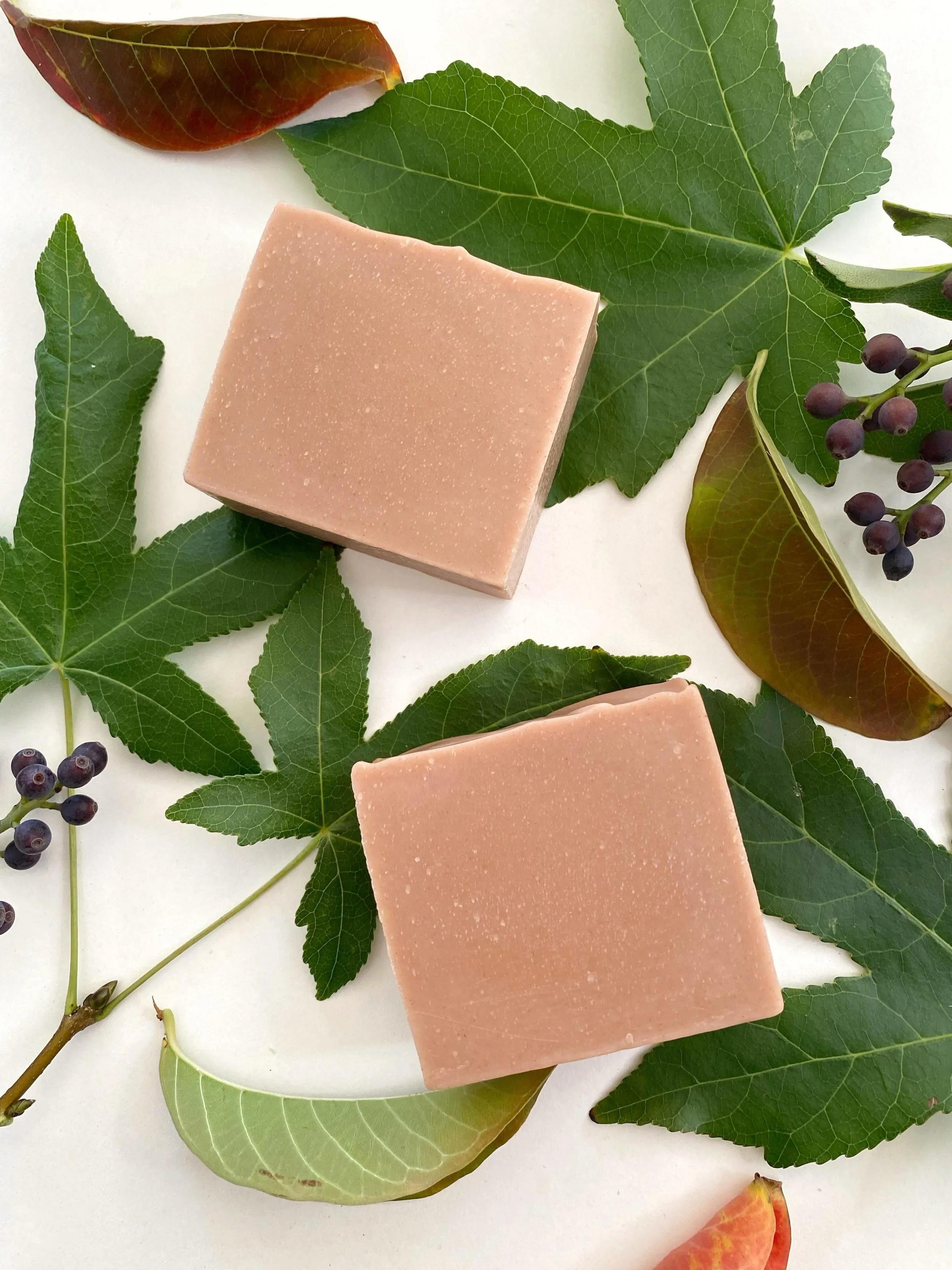 Patchouli Handcrafted Soap Bar 

🌳 Pure 100% patchouli essential oil scent
🌳 Recyclable label
🌳 No synthetics
🌳 Palm oil free
🌳 105-120 gram soap bar
🌳 Made in Victoria, Australia 
🌳 Cold process soaps 
🌳 Natural skin care 
🌳 Pure ingredient