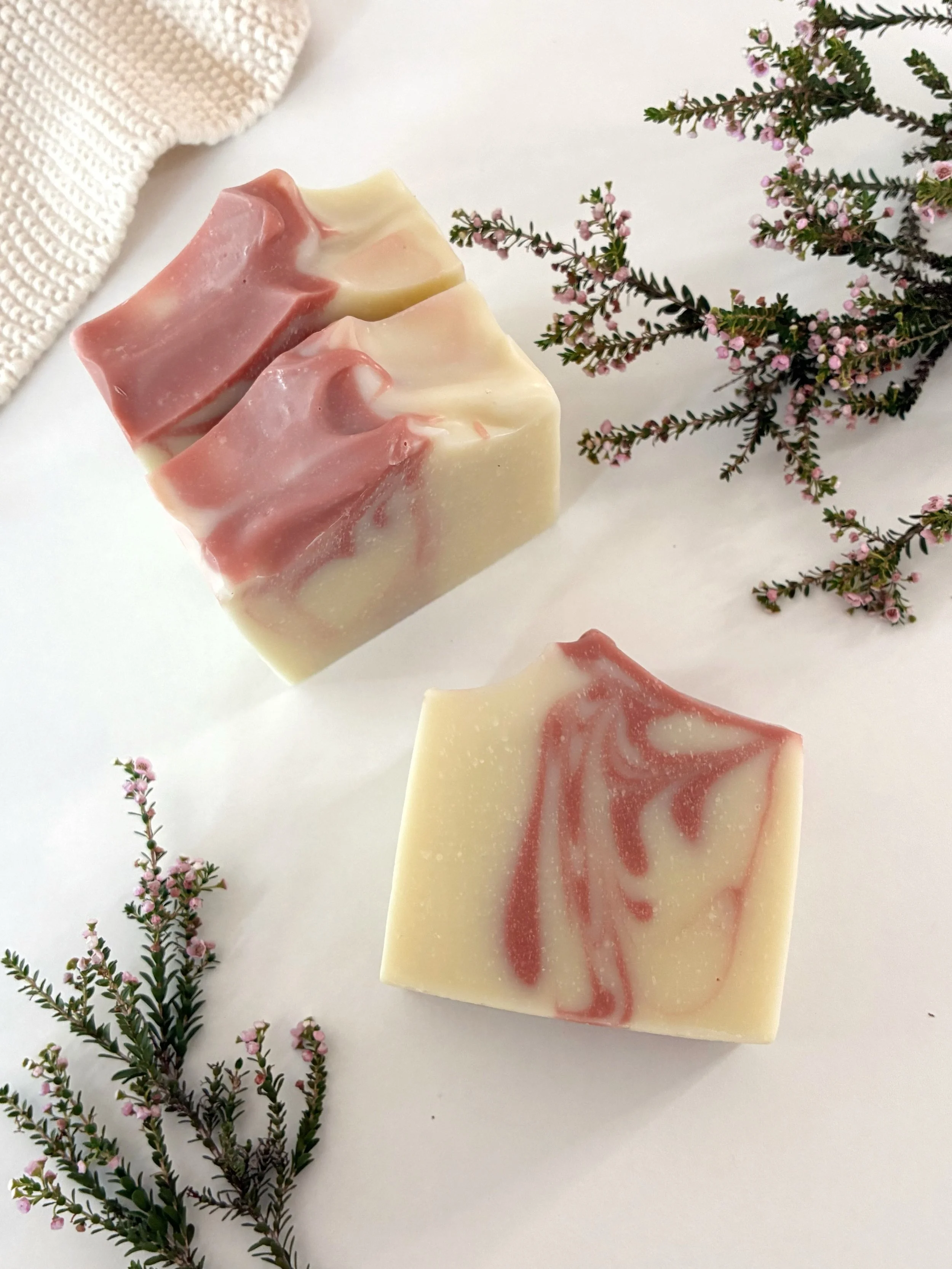 Lemon Grove (Lemon + Juniper) Artisan Soap

A fresh lemon scent with the grounding juniper berry pure oil. Walk through a lemon grove and take in the citrus notes of lemon and blossom in the air as well as underlying light scents of trees, wood and l