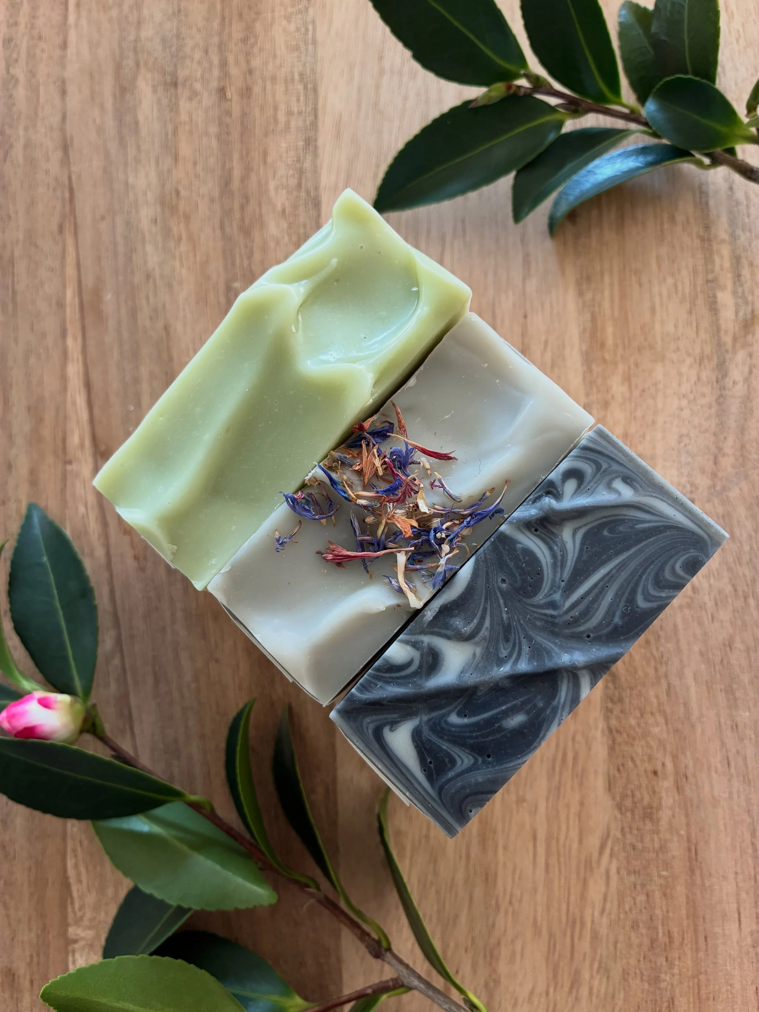 Clarity, Citrus Splash + Relax Artisan Soaps

🍋 Citrus Splash, an uplifting scent of orange, lime + lemon
🍃 Clarity, refreshing combination of eucalyptus and peppermint 
🪴 Relax, floral + relaxing scent of lavender + rosemary

Cold process soaps m