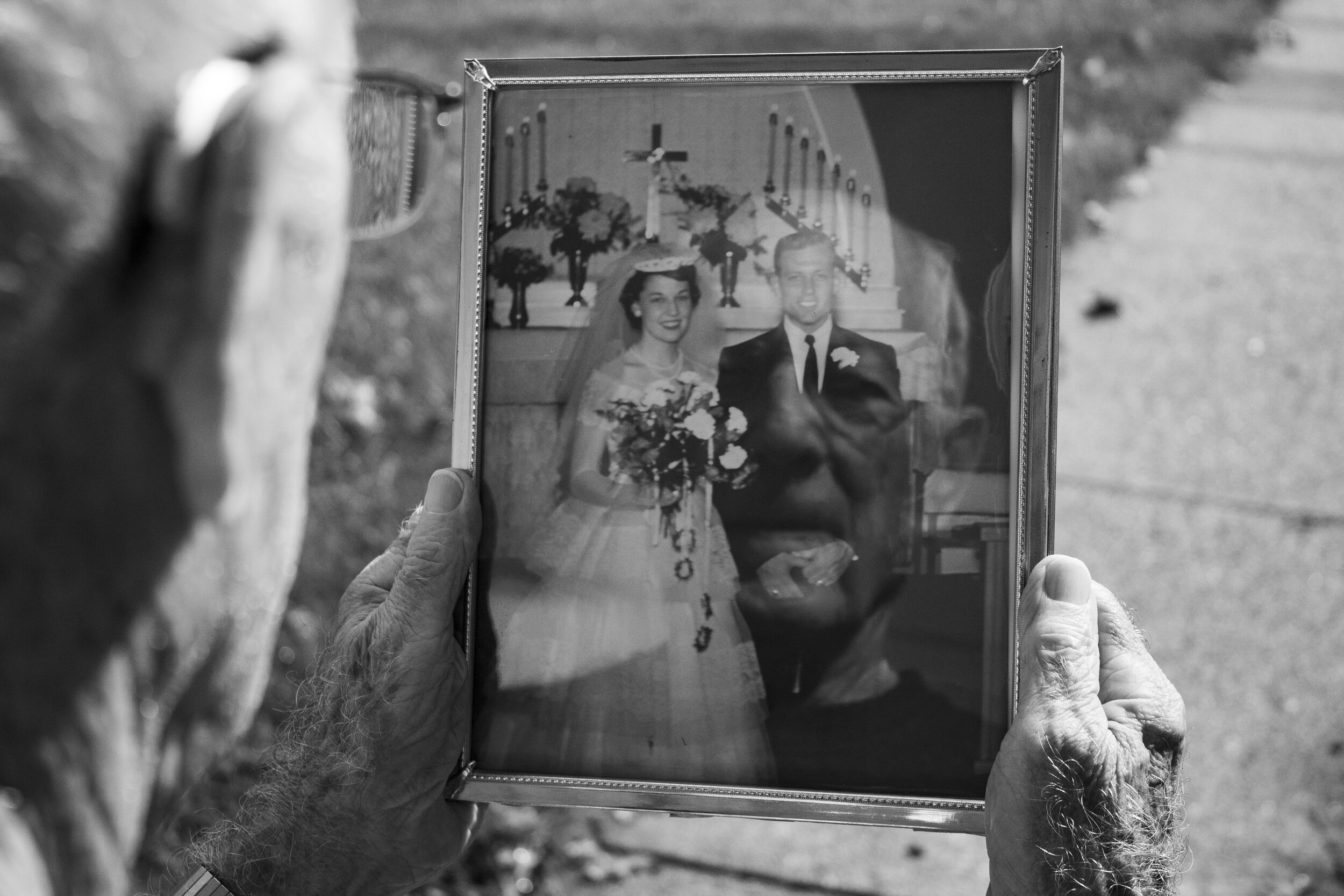 b0d1ac85309183.5d78002556e65grandpa.darker.jpg