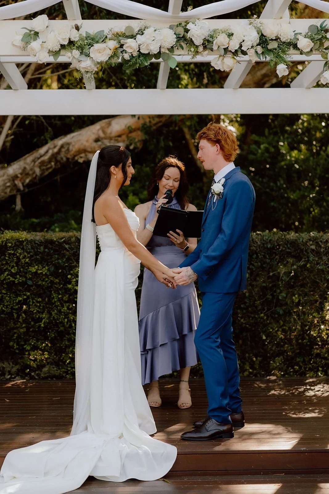 celebrant-guiding-bride-and-groom-through-their-wedding-ceremony