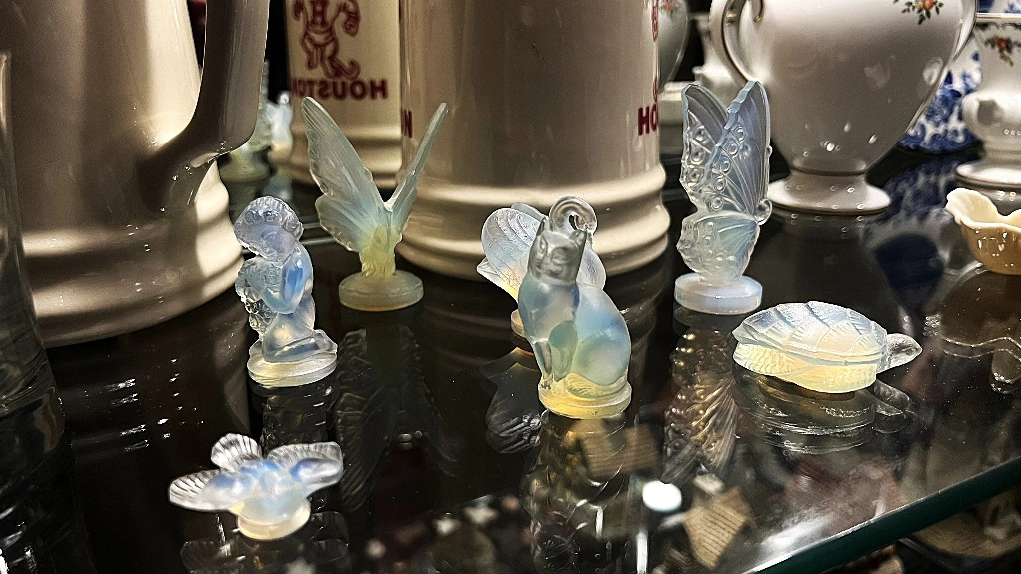 Sabino figures: A dove, a cat, butterflies, a turtle, a dove.