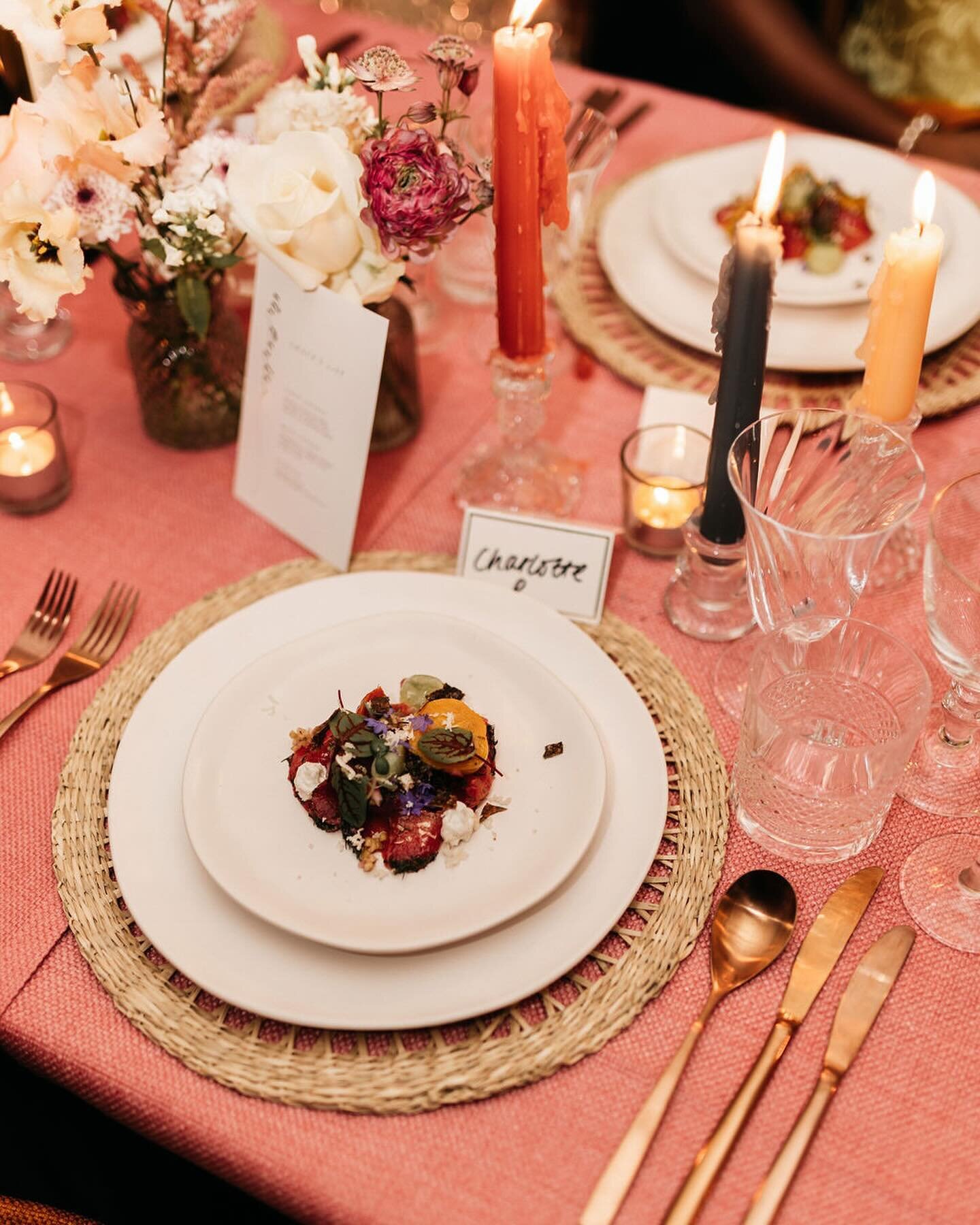 &amp; MORE gorgeous photos from a beautiful Dinner Party for Grace&rsquo;s 21st in Surrey

Planning / Styling / Catering @twomanycooks 
Photos @ameliaallenphotography 
Marquee @perfectpitchmarquees 
Bar / Cocktails @mixmastersuk 
Flowers @jasmineandj