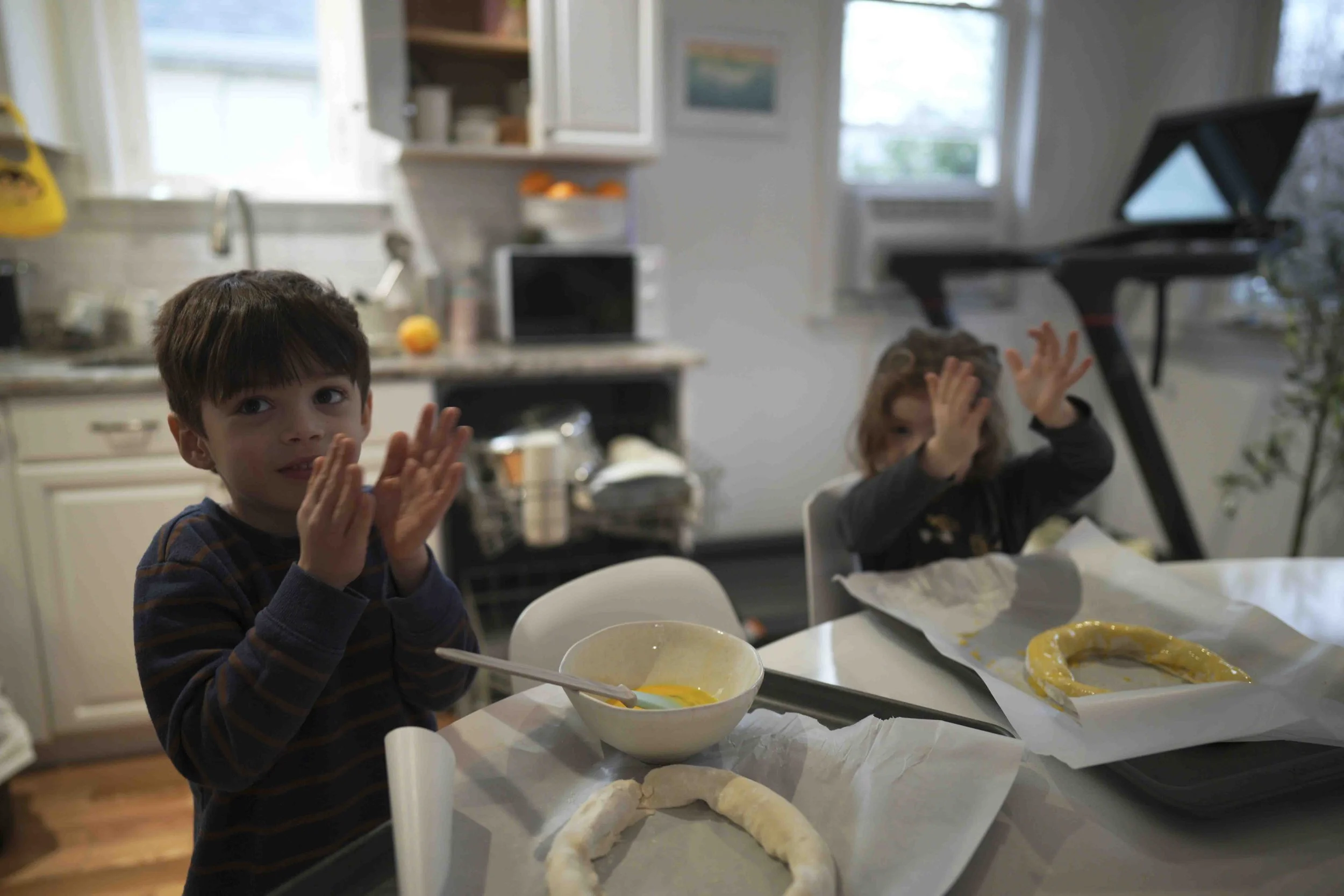 Making Kerstkrans to send Auntie Charlene