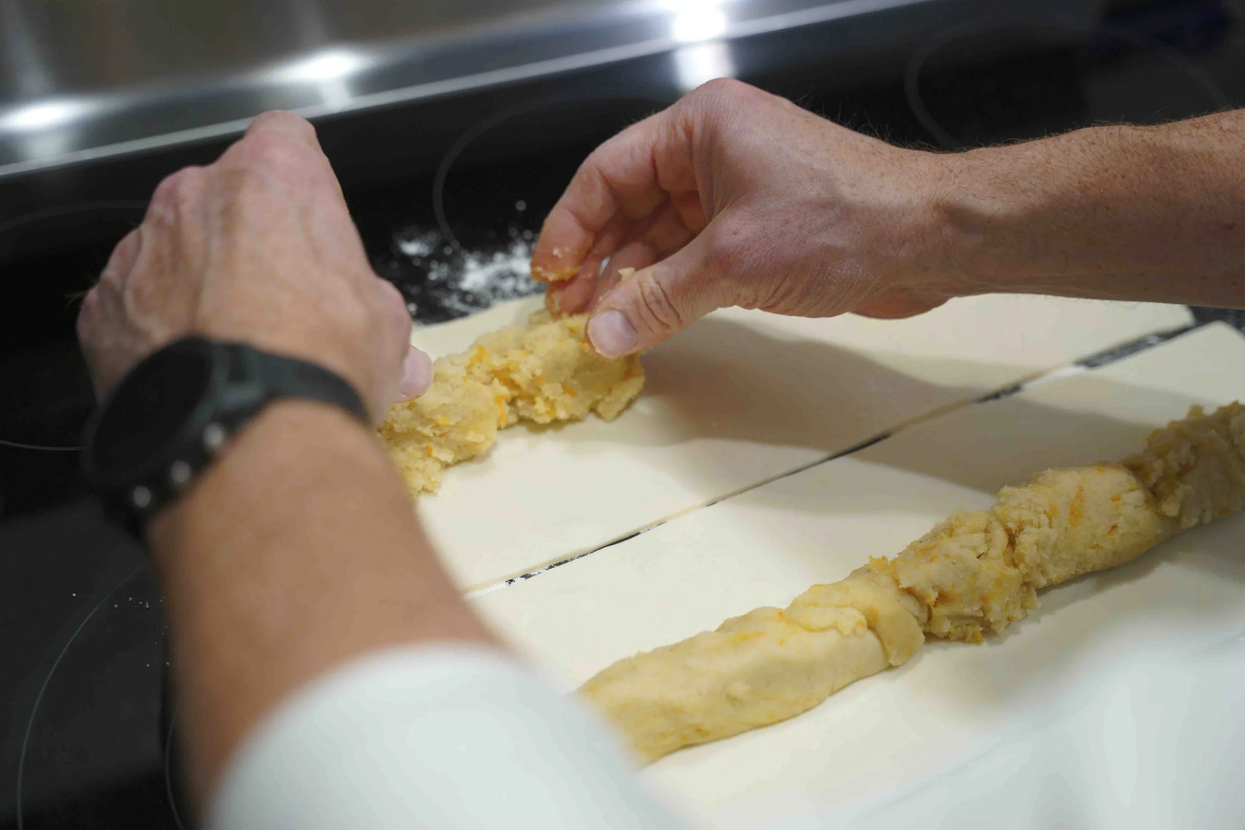 Making holiday kerstkrans