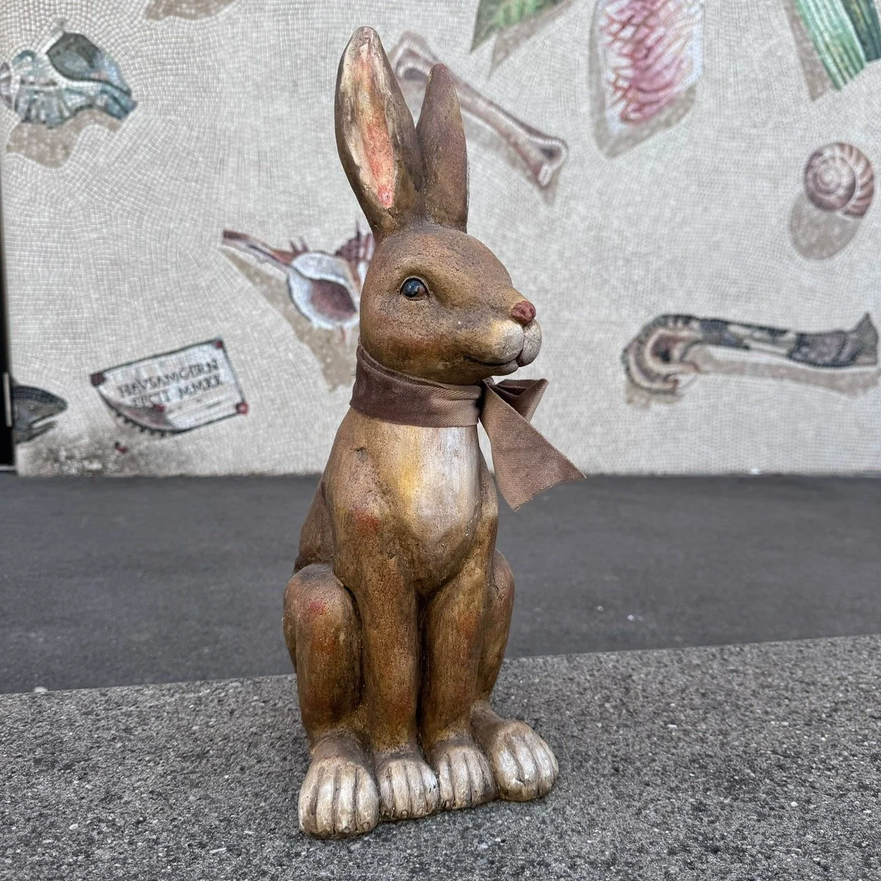 Deko-Hase mit Schleife