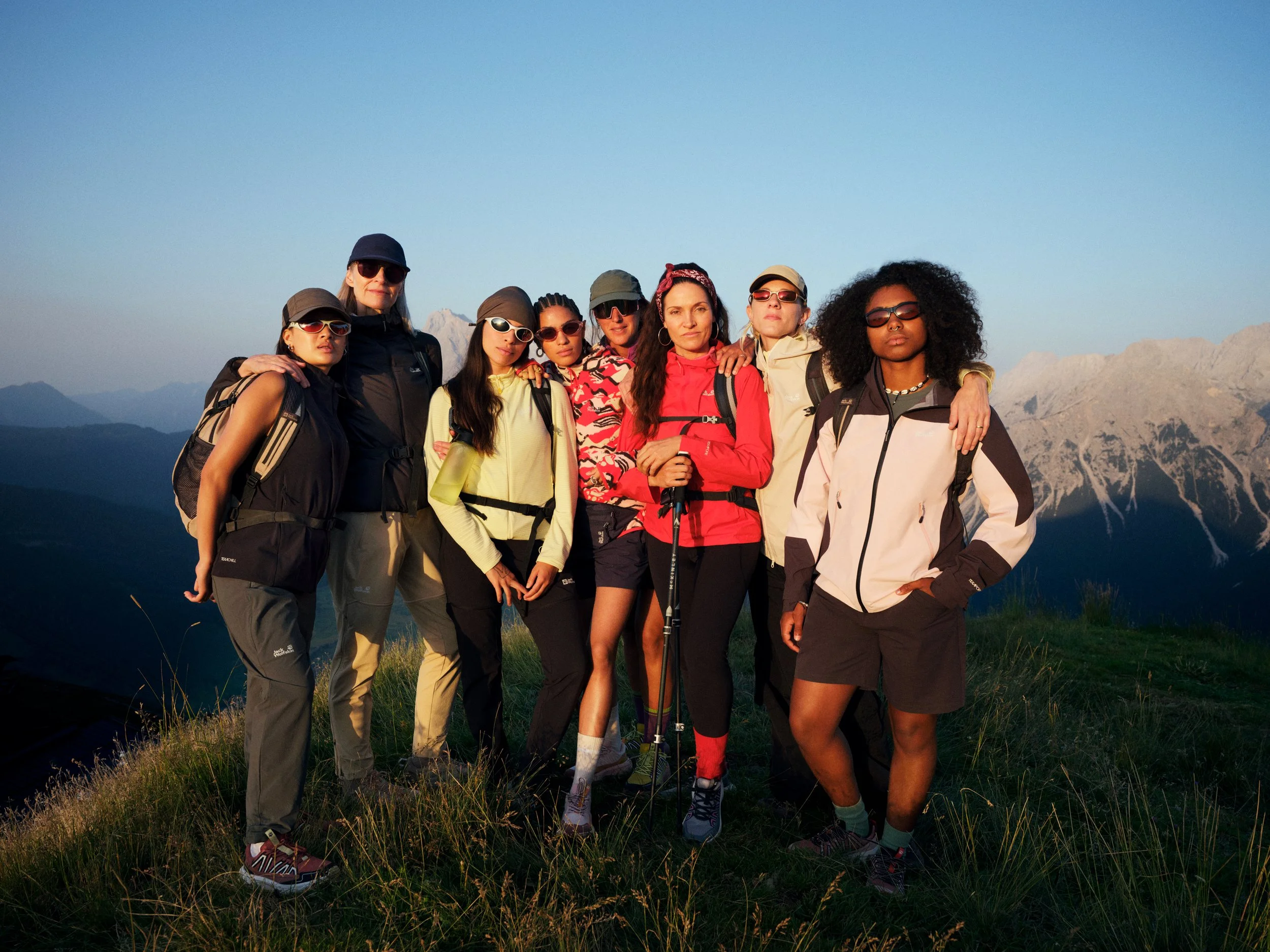 2740_IMAGINE_IB250904_JACKWOLFSKIN_S05_Group_KV_782_sRGB_F1 copy.jpg