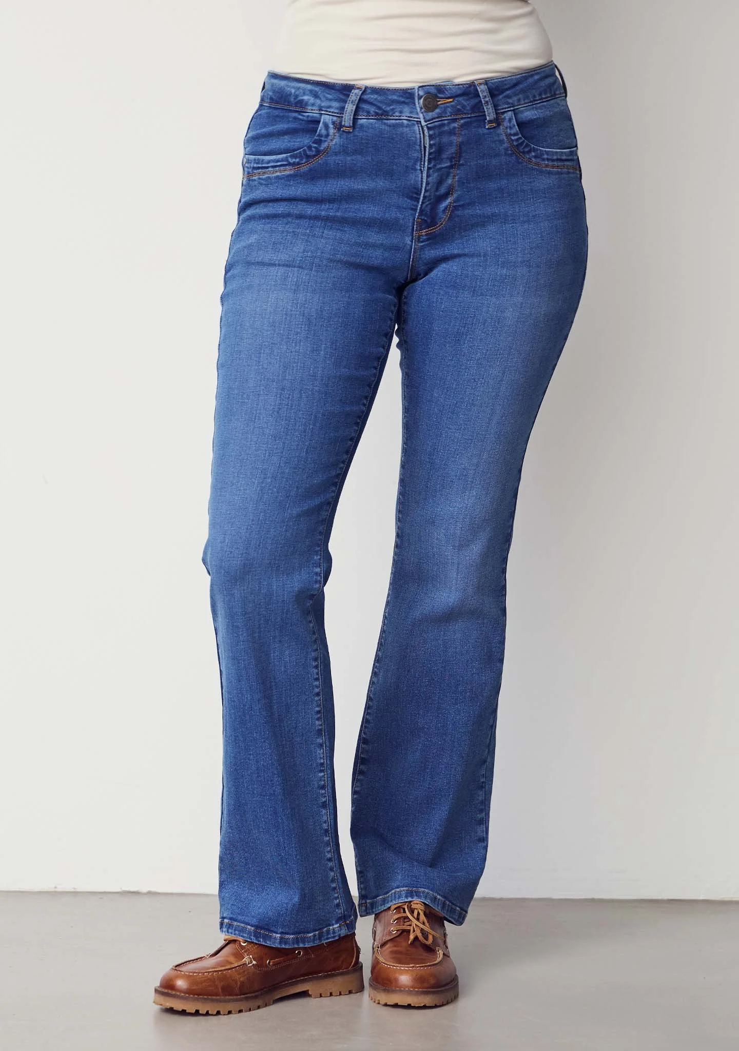 Verona Flare Jeans - Mid Denim Wash