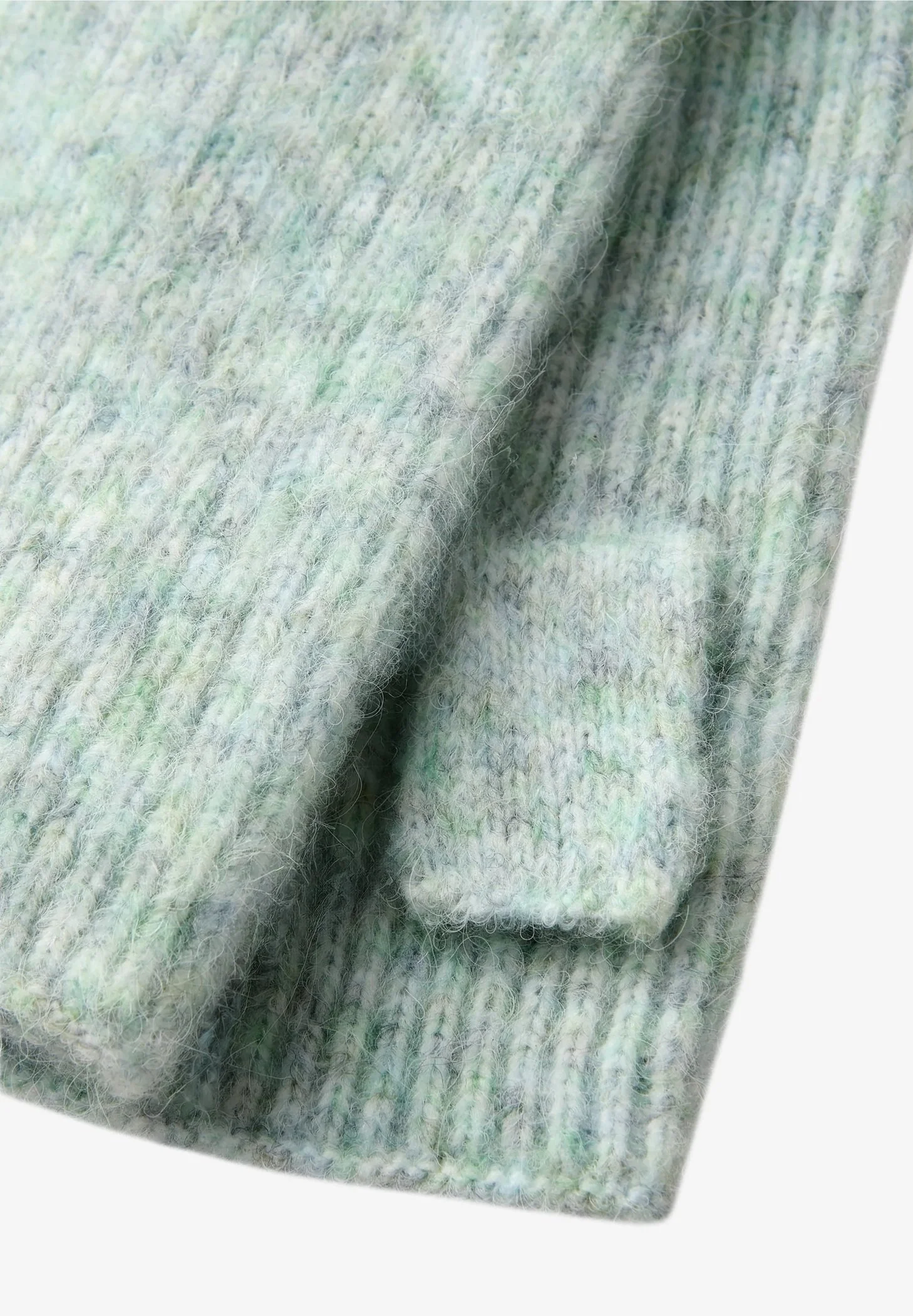 572845 d.jpg