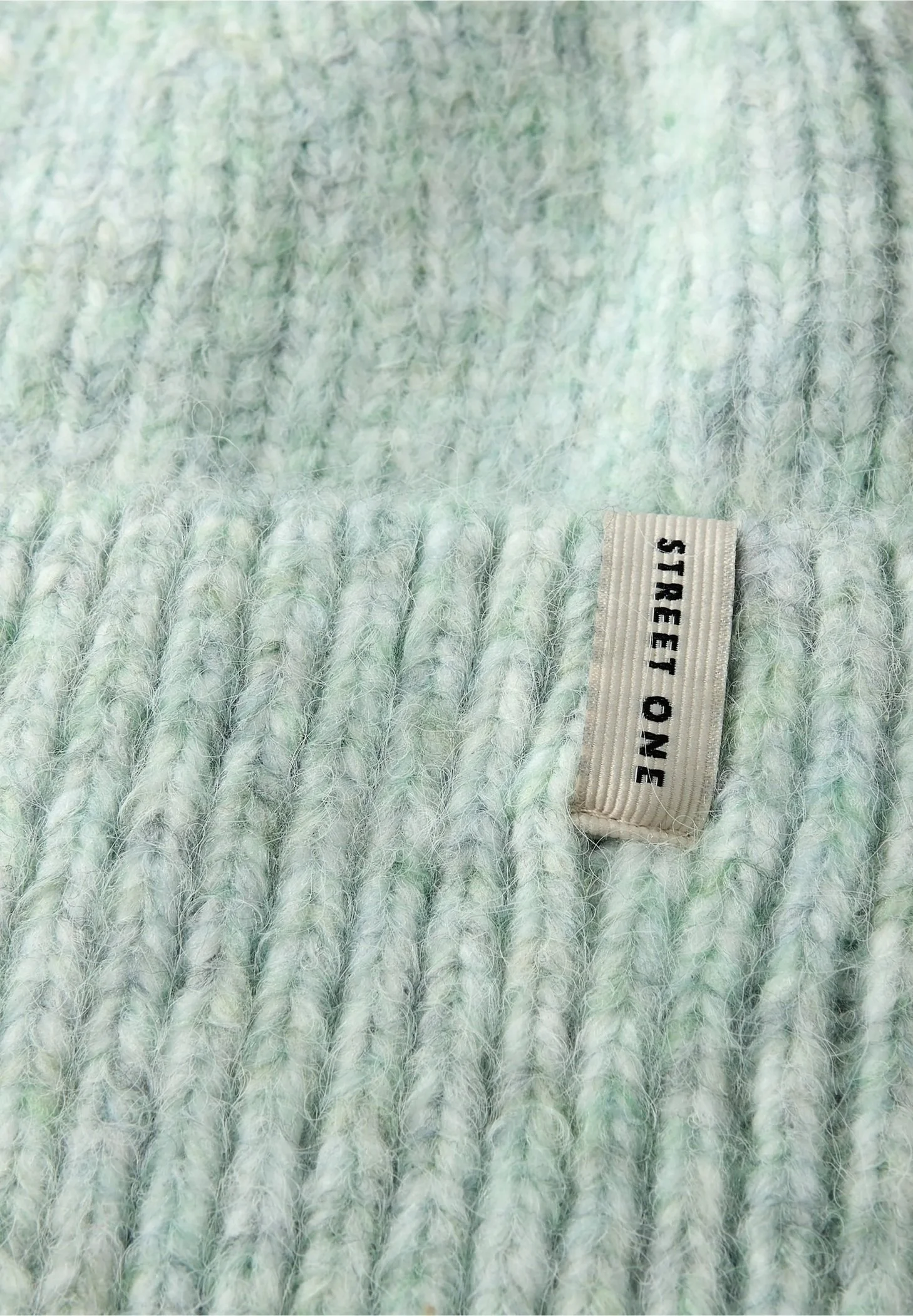572843 c.jpg