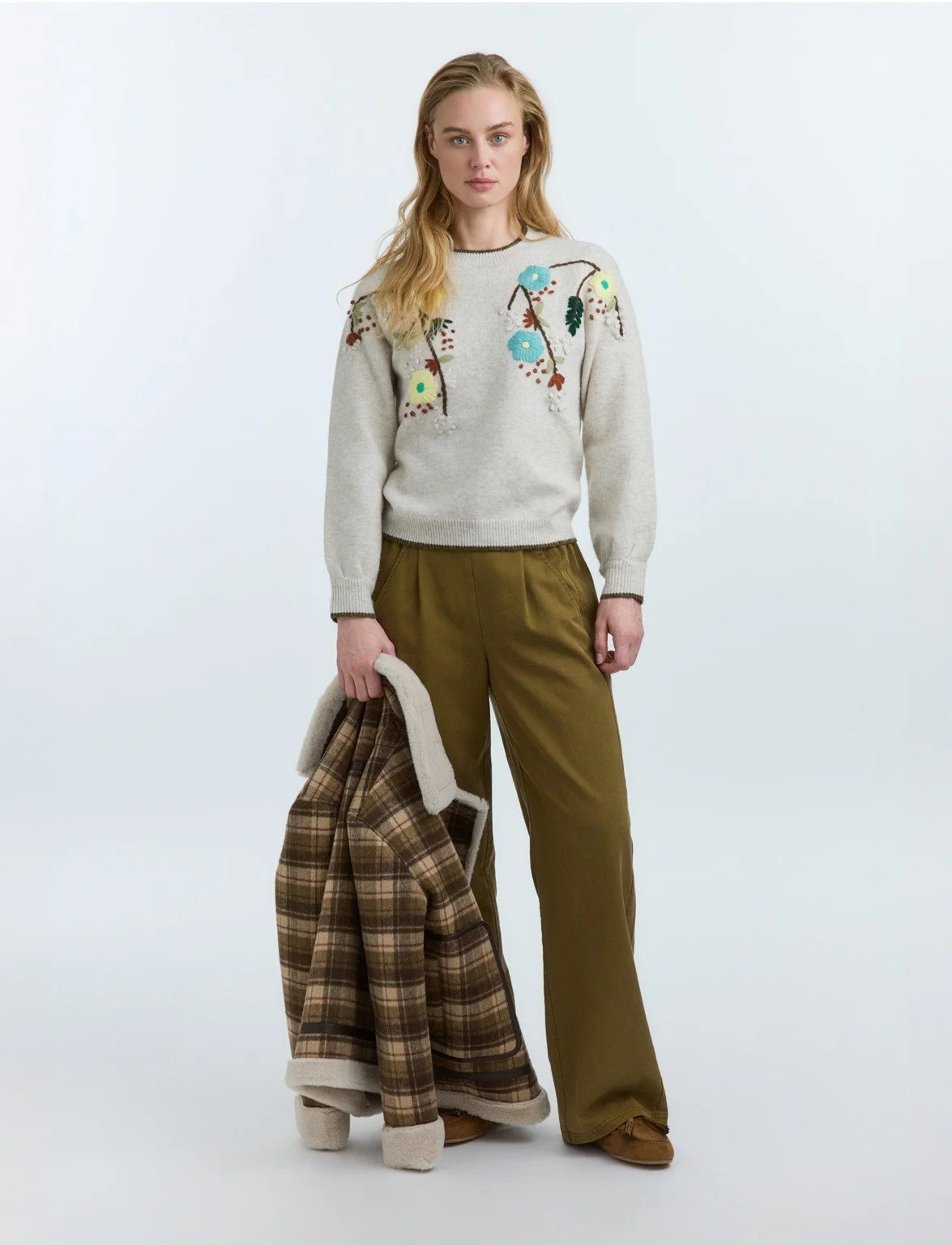 FLORAL EMBROIDERY SWEATER SAND COLOUR REF. 5.50.210.01b.jpg