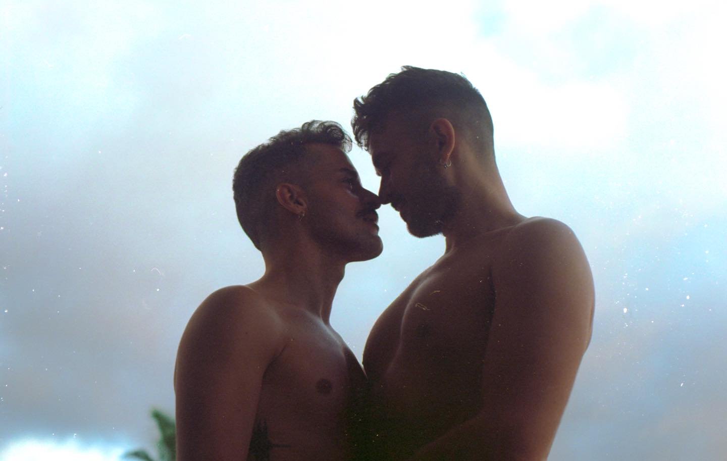 Happy anniversary, and happy birthday (in a couple days), to my rock 🖤

I found one of the first pictures I have taken of us together, and I felt like this would be the moment for it. Te amo 🫶