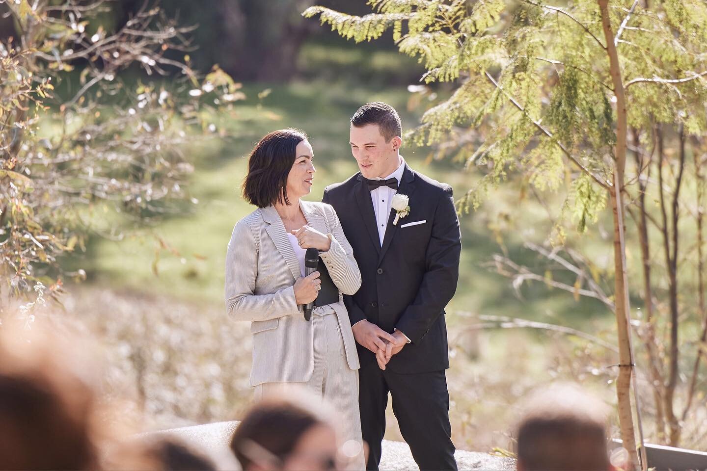 Pre ceremony chats and smiles. Always. 
⠀⠀⠀⠀⠀⠀⠀⠀⠀
Photography: @lostinlove_photography ✨