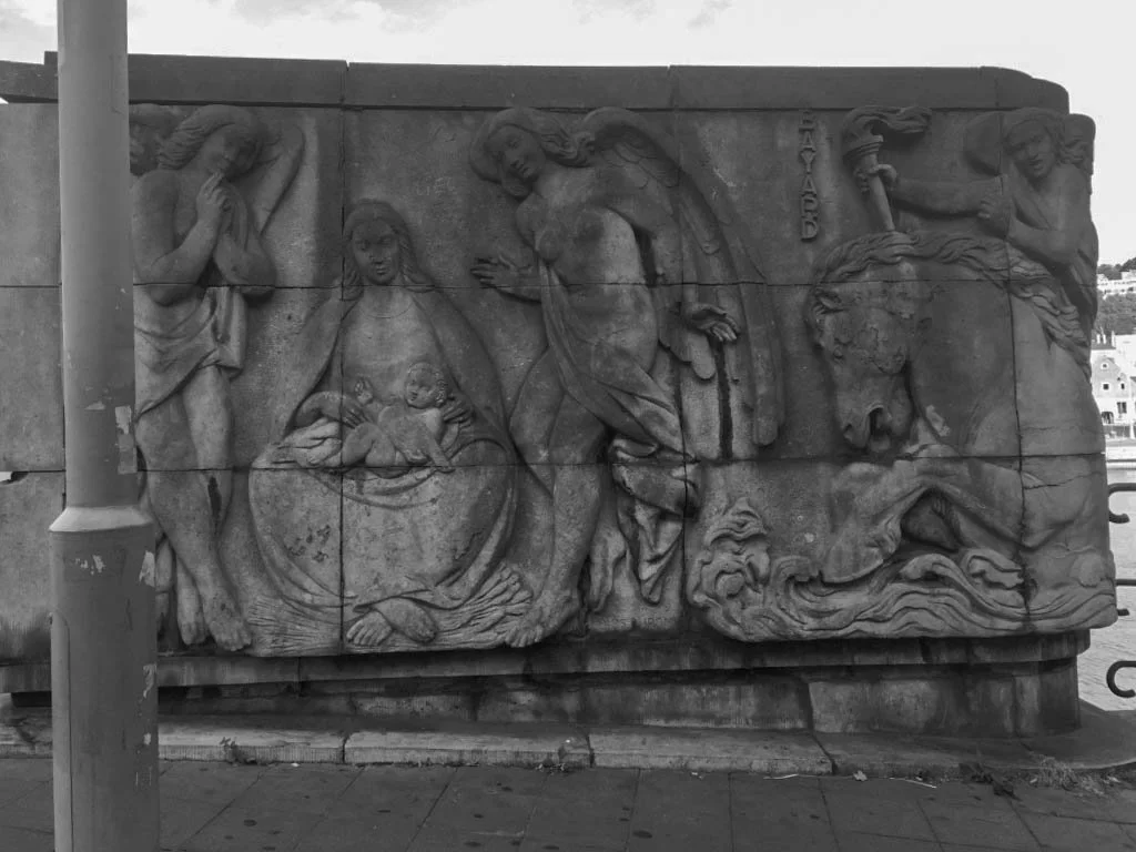 Restauration des oeuvres d'Adrien Salle et Louis Dupont en culées du pont des Arches à Liège - Phase : réceptionné