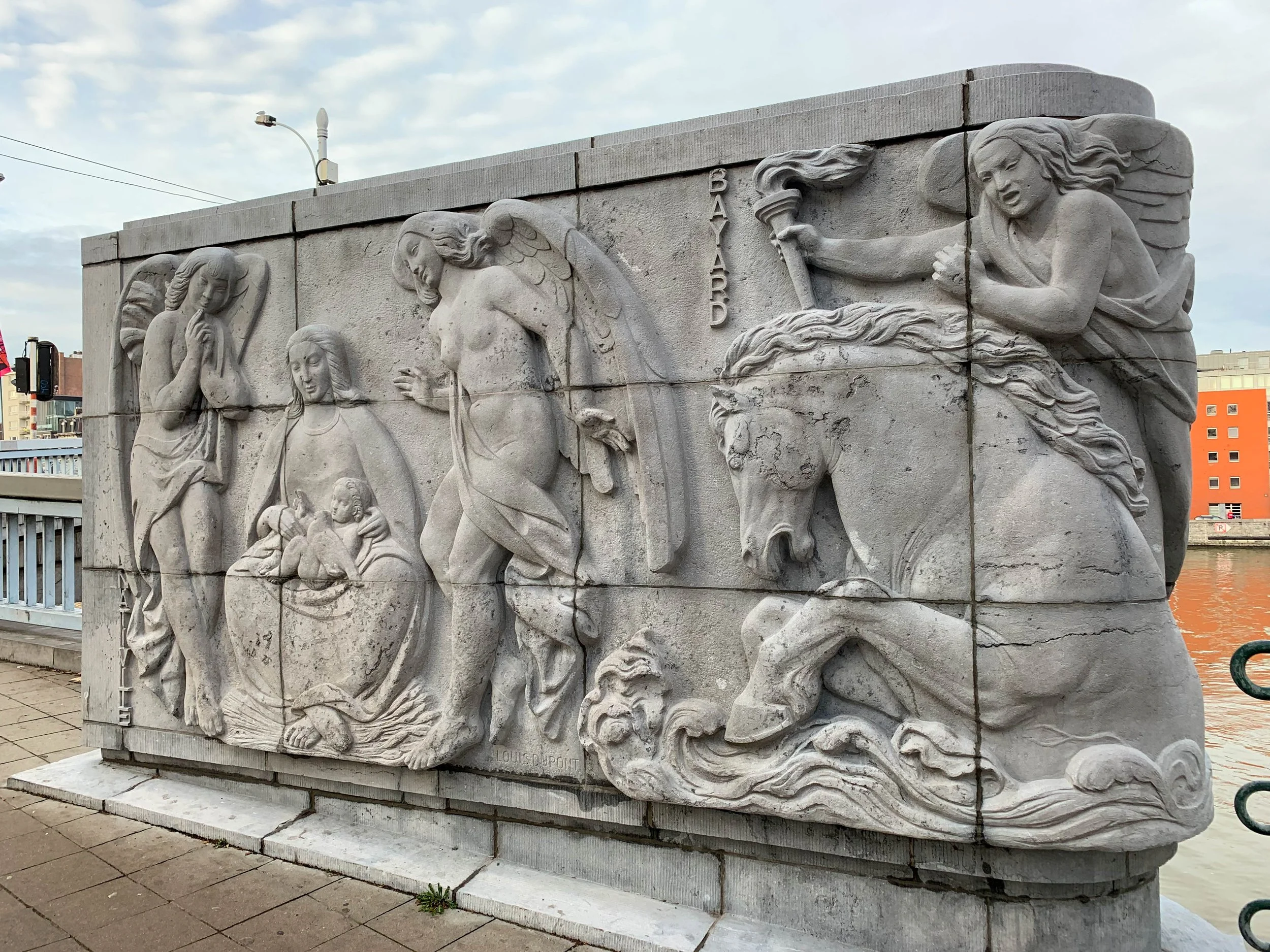 Restauration des oeuvres d'Adrien Salle et Louis Dupont en culées du pont des Arches à Liège - Phase : réceptionné