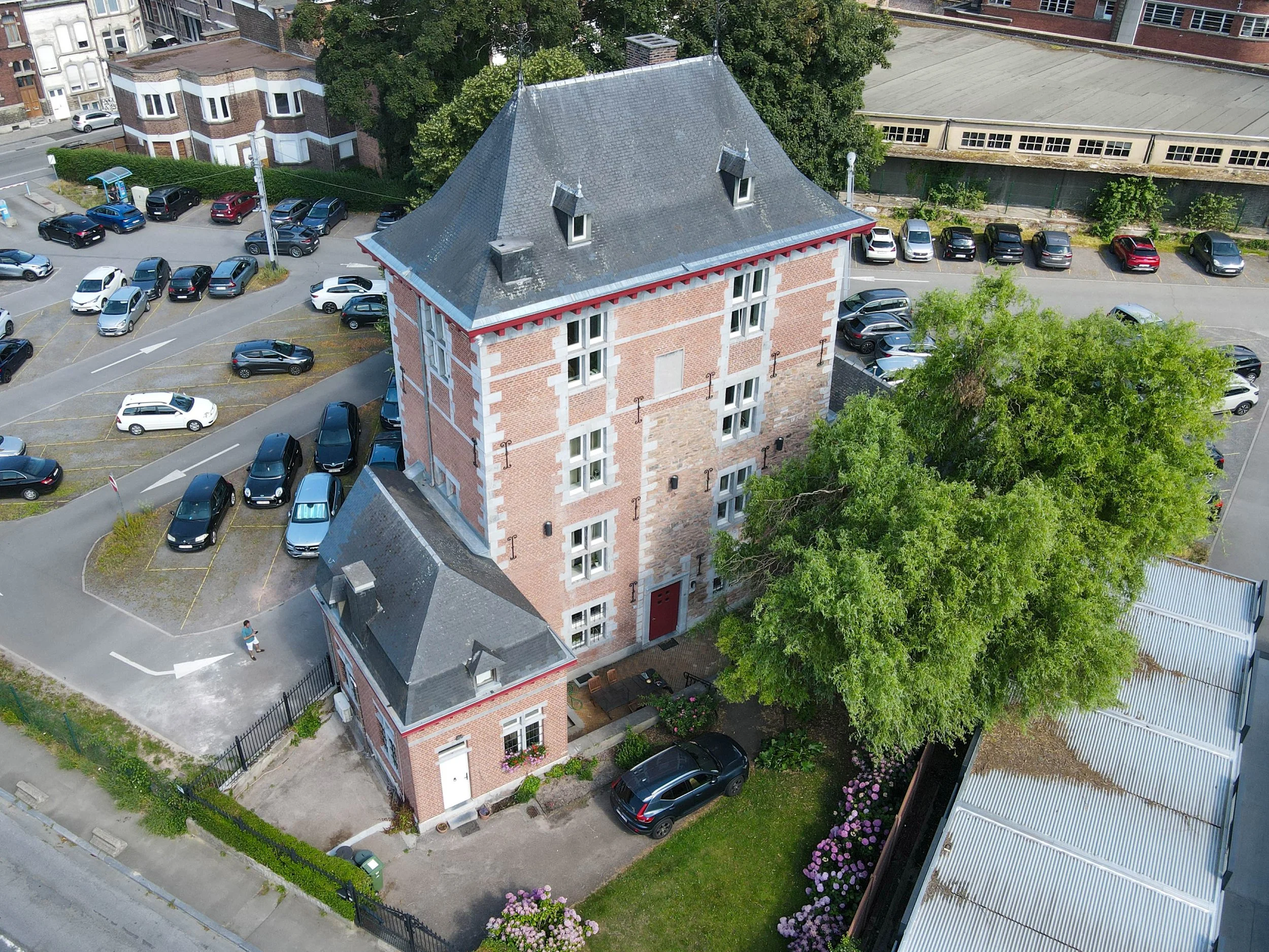 Restauration des corniches et des façades de la Tour Rosen à Liège - Phase : Réceptionné