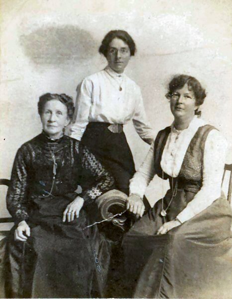 (L to R) Sarah Jane England, Lillian Maud England & Angela 