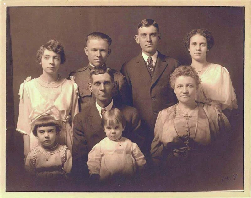 Bartlett Family 1917 - Emma Jane Trapnell with her husband (Bartlett), children and spouses and grandchildren