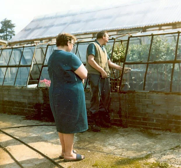 Grace_Russ_28nee_Baglin29_at_Cudham2C_near_Orpington2C_Kent_281970-7329