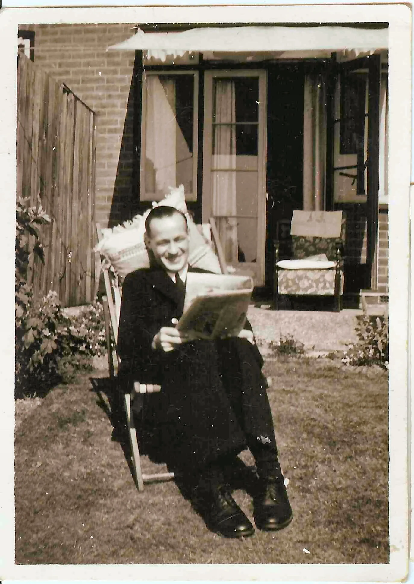 Dad in garden Shaftesbury Ave, Dovercourt