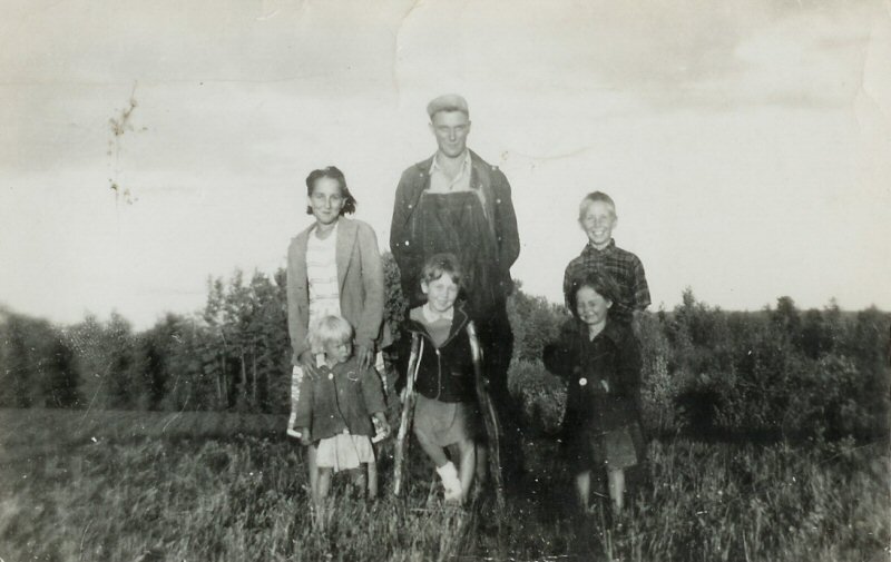 Bryant_family_-_Raymond_and_Arthur's_Kids_1949