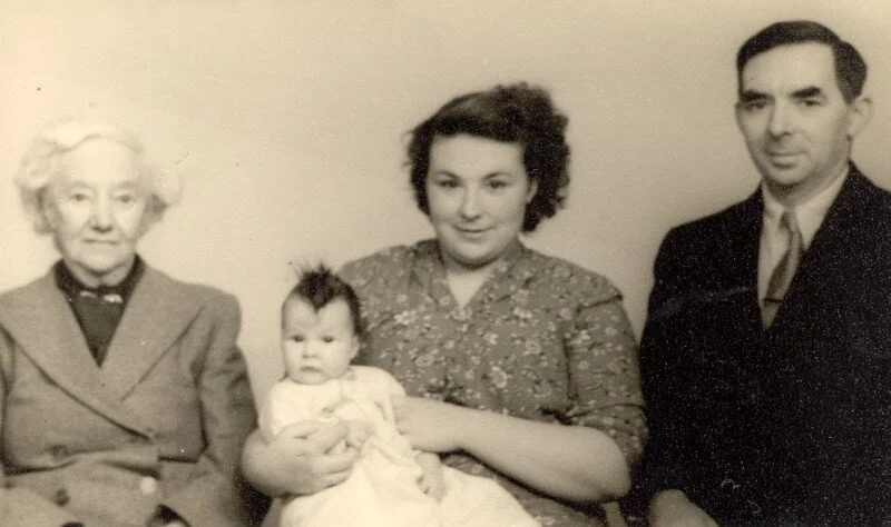 Grand-Pratt-Gertrude-Rosa-Burgess-with-Alan-Russ-baby-Grace-Russ-mother-Edward-William