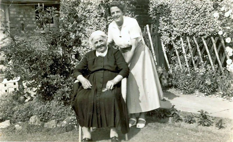 Lillian Maud (England) Jenner (left) & Grace Dorothy Jenner