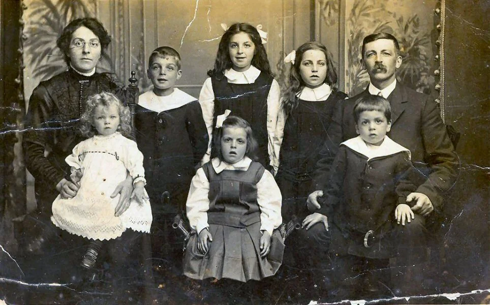 JENNER-ENGLAND-family-group