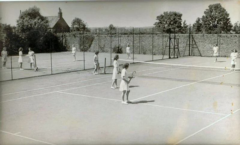 Grace Baglin, tennis court school