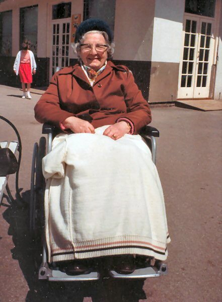 Florence Eveline Baglin (nee Jenner) at Bristol zoo