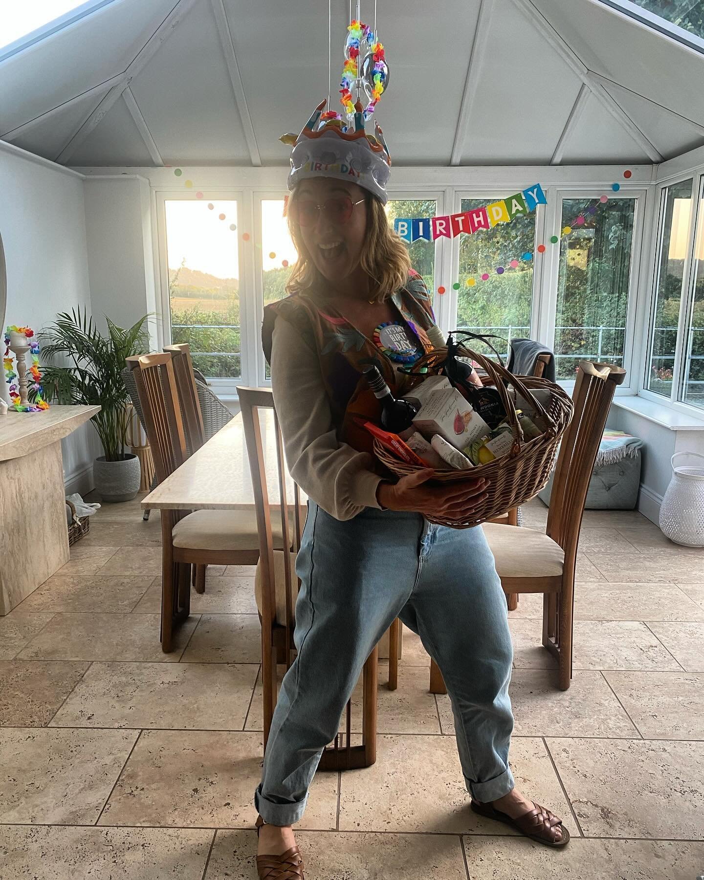 ✨BIRTHDAY✨ 

43 disco dances around the sun! 🎉 ✨ 🥳 

Started the year very wobbly and uncertain&hellip;ending the year feeling stable, settled, content and excited.

Moved back to the uk. Co-living with my dad and his partner. Traveled to India&hel