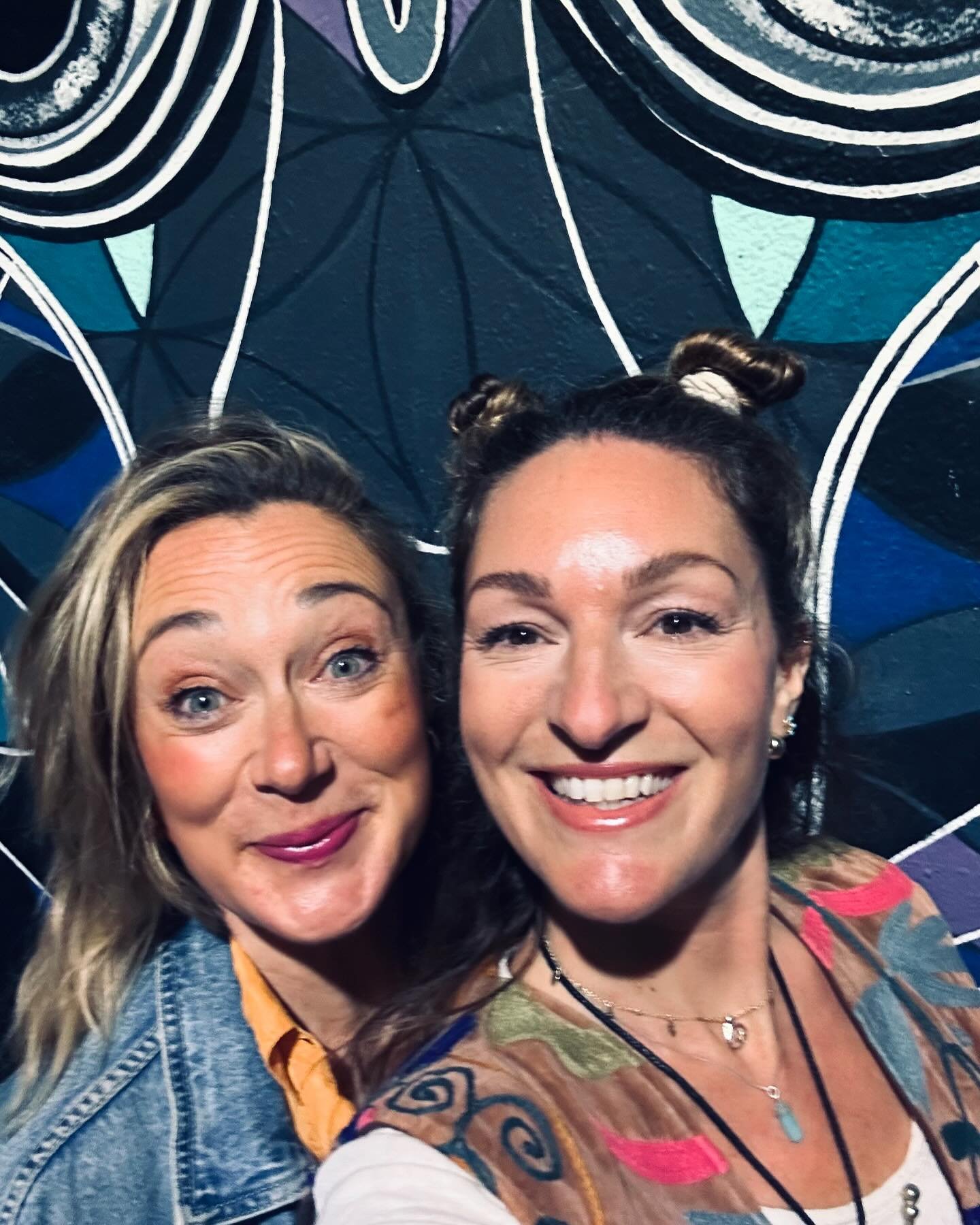 Back from a three week travel immersion in Mexico. 🇲🇽 

This is a country of vibrant colour 🌈, amazing art 🖼️ , rich traditions 🪶&hellip;and blow your socks off tacos 🌮 !

Here are 10 photos which will take you on my Mexican journey&hellip;

1 