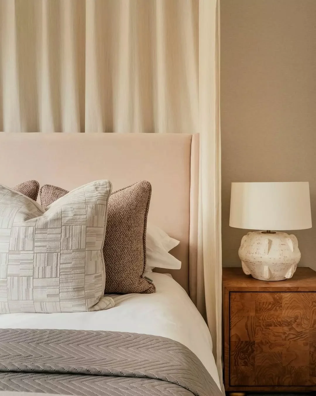 Sold in two weeks. Reserved in one viewing.

Our bespoke furnishing scheme transformed each unit at Strand Chamber into a story buyers could see themselves in, with almost every apartment sold to date having been fully dressed.

At BoxNine7, we shape