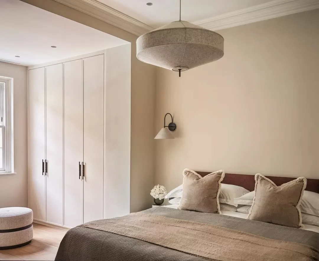 One of the apartments we staged in Earls Court Gardens is sold just weeks after launch. 

Working with @oreneliving and following their refurbishment, we staged two Victorian properties to help present them as warm, market-ready homes with broad buye