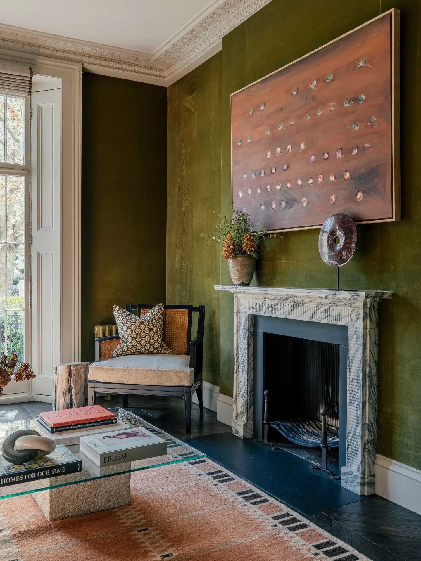 Step inside Walton Place.

Just moments from Harrods, this beautifully decorated Knightsbridge home is full of character, from its elegant proportions and upholstered walls to its timeless English charm.

Previously designed by renowned interior desi