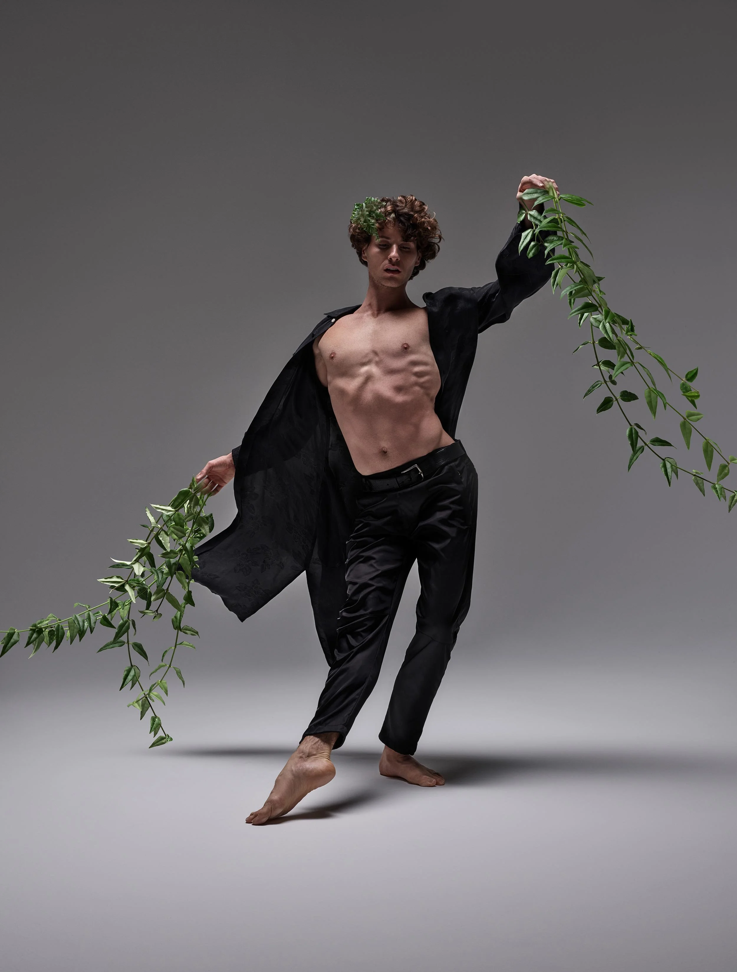 POS 03-Arts For Future Andrea-Belluso-Dancer with Leaf Hands-2026371_2.jpg