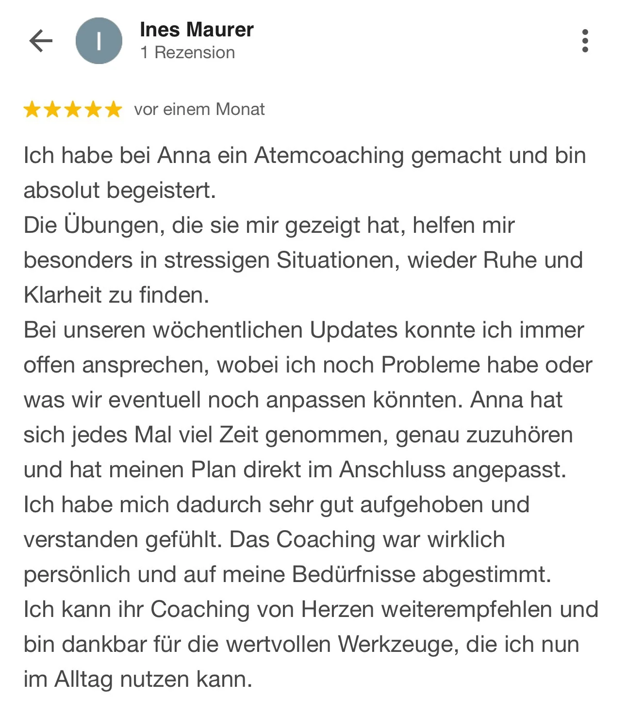 Rezensionstext einer Person, die positive Erfahrung mit Atemcoaching beschreibt.