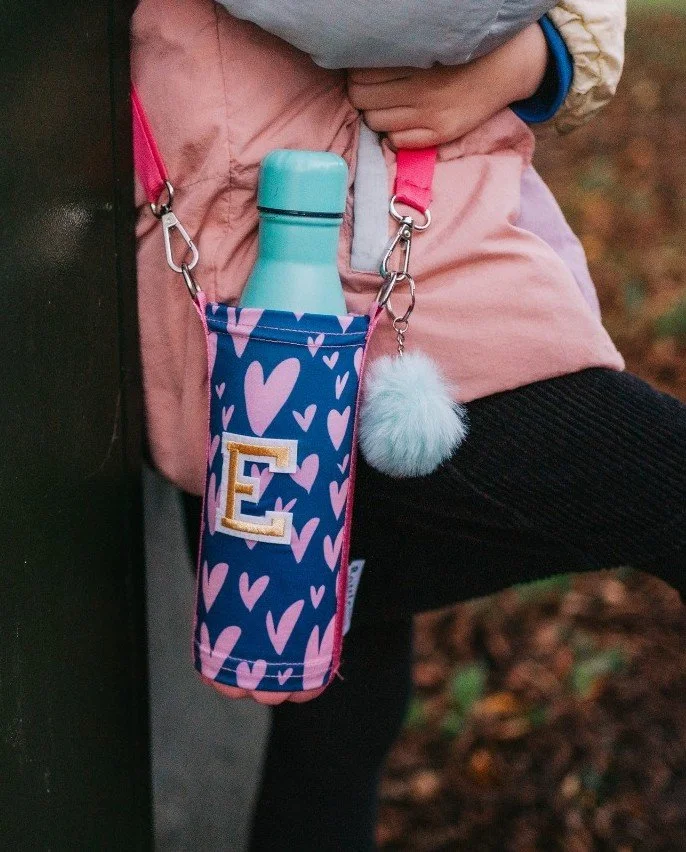 Our Bottle Soc keeps hands-free, organised and ready for the day:

✔ Fits 500&ndash;750ml bottles
✔ Hands-free, adjustable strap
✔ Soft, protective &amp; fully washable
✔ Easy-spot designs kids love
✔ Reduces lost bottles
✔ Encourages better hydratio