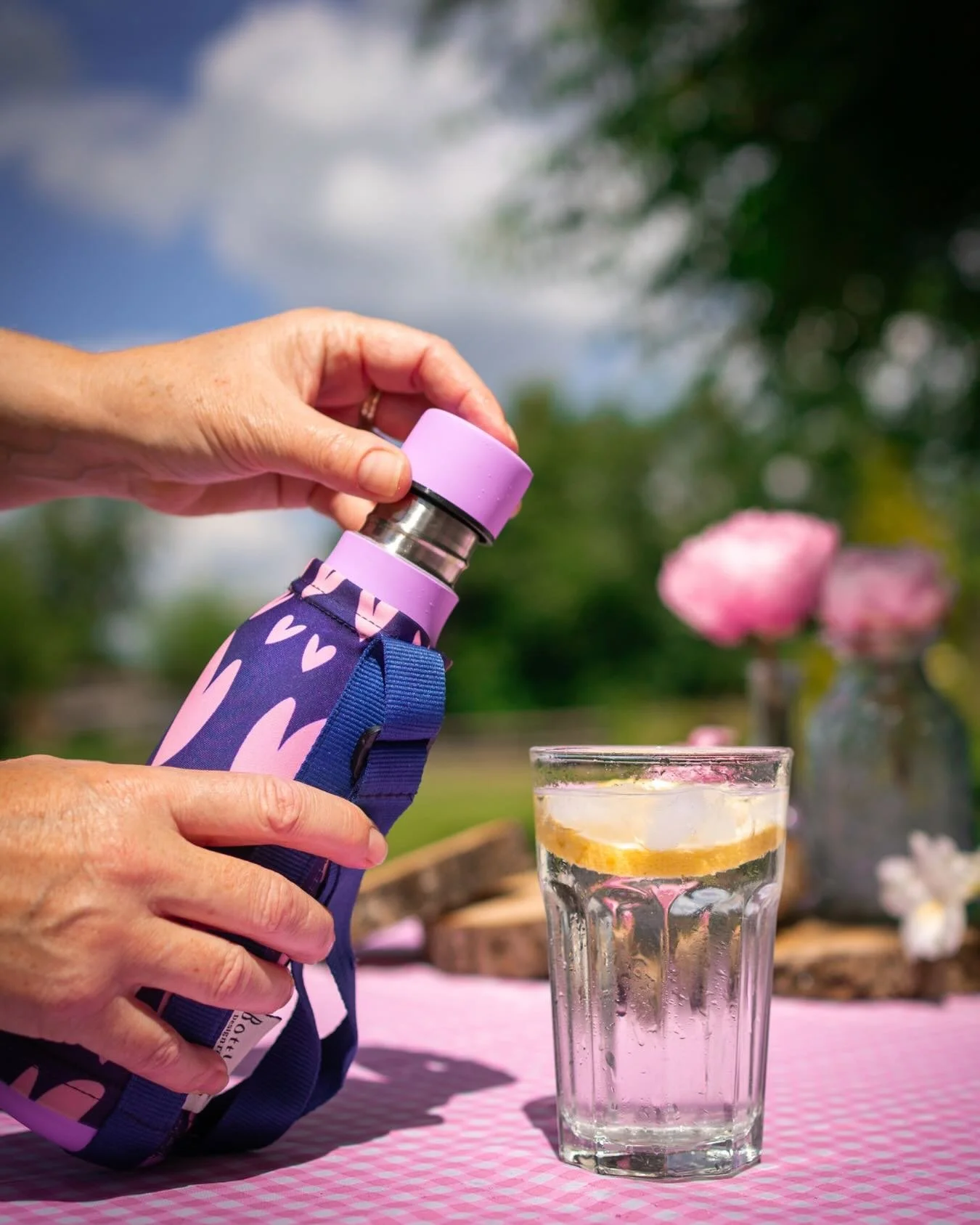 Did you know the average daily water intake for adults is 1.5 - 2 litres, while children can vary from just under 1 litre to 1.5 litres! 💧

Staying hydrated is so important for everyday life, so make it that bit easier with our hands-free water bott