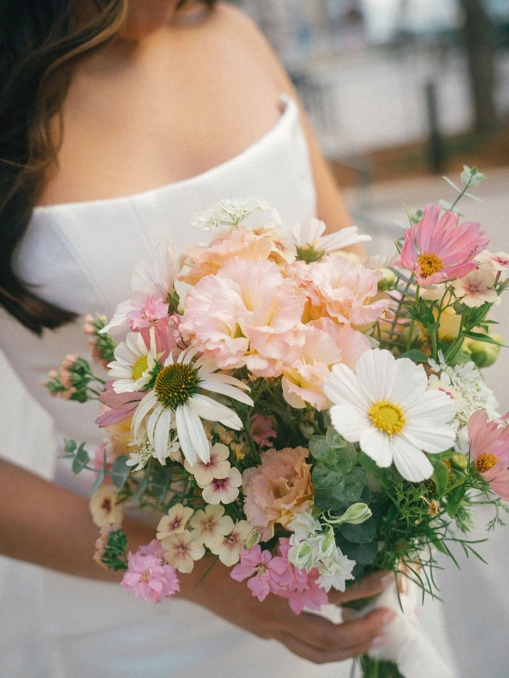 May Bouquet! 💫 if you&rsquo;re getting married in May, I love to use all these garden grown beauties&hellip;

🌸 Ingredients:
Champagne lisianthus 
Cherry caramel phlox
White swan echinacea
Apricotta cosmos
Larkspur
Orlaya
Apricot statice

Congrats 