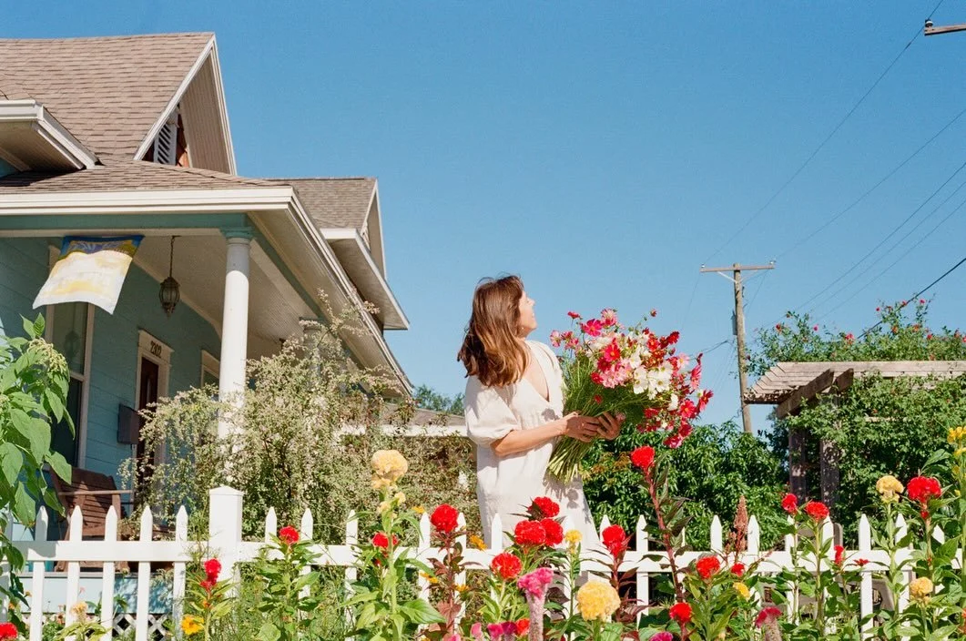 Watch this zero waste florist thread the needle between 🪡don&rsquo;t buy stuff and 💐buy my flowers 🤗 

Happy Small Business Saturday!

As someone who aims to live a zero waste lifestyle, the holidays can be a very triggering time. I scan the aisle