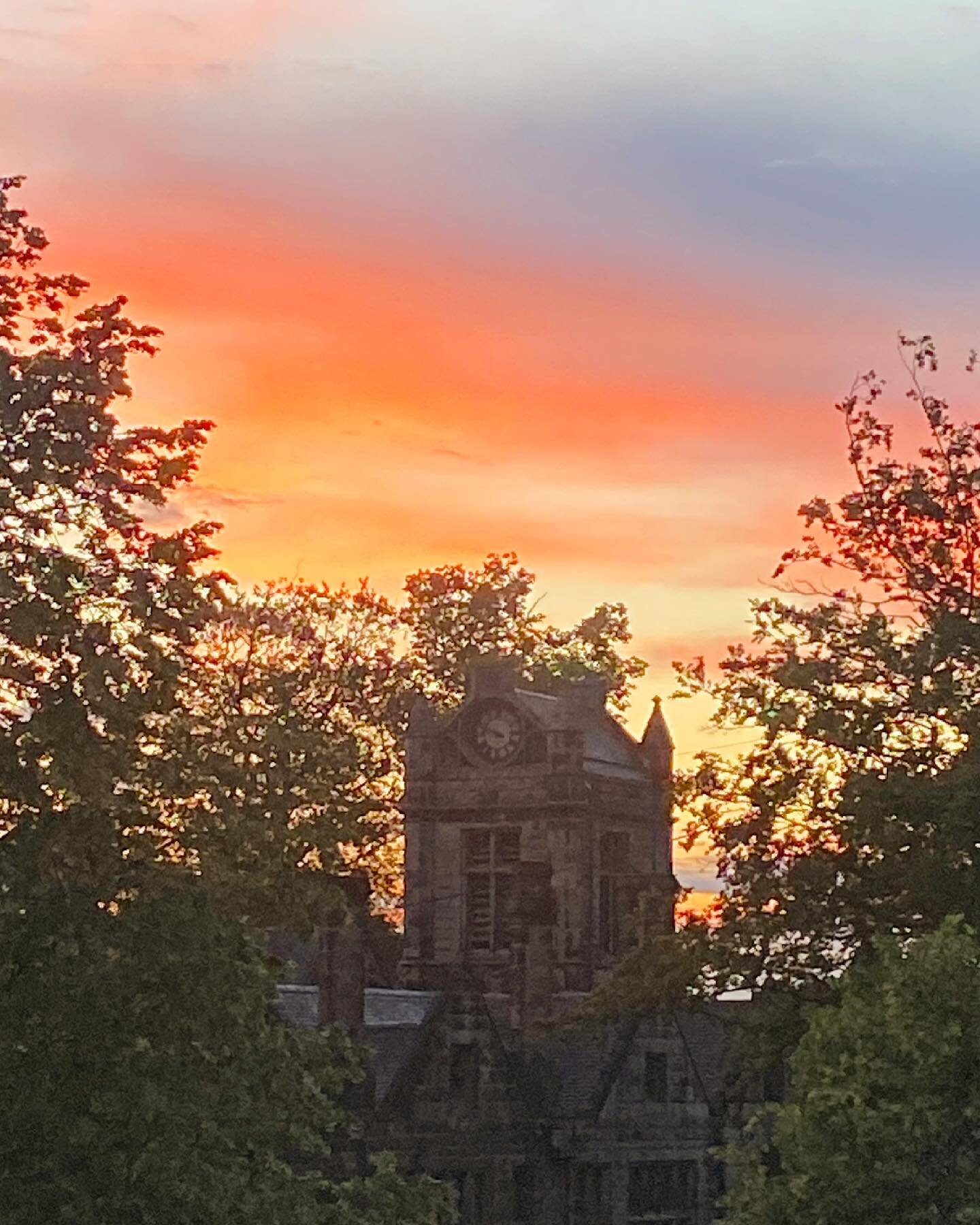 SATURDAY SUNSET from the studio. Swipe to see the anti-sunset. Sometimes a grey day has a colourful ending. #sunset #antisunset #photography #nofilters #sky #clouds #nature #studioview #studioviewoftheday #ashbyschool #historicbuilding #silhouette #n