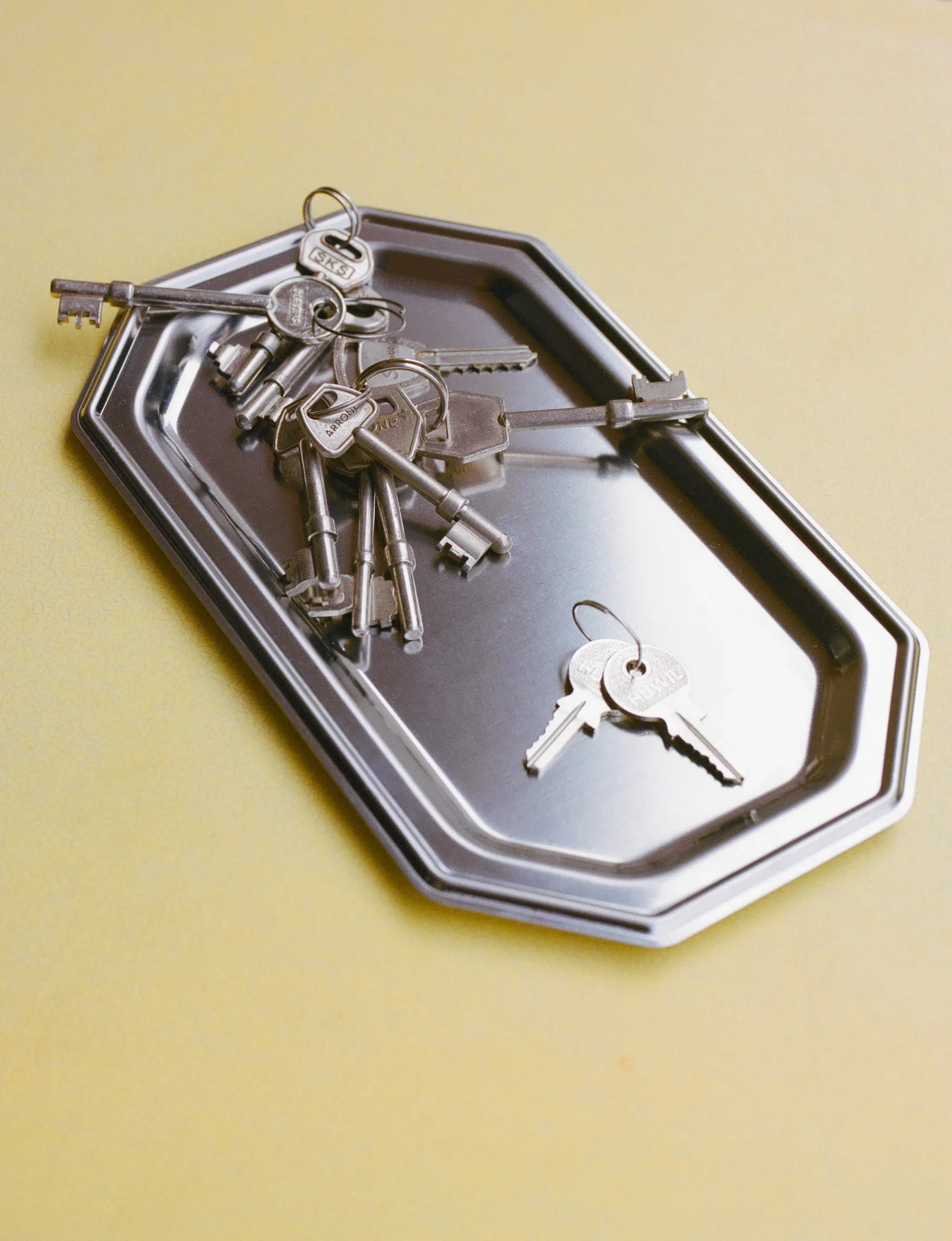  Bettina Ceramica Orta Tray - £50  
I already have and love the Garda tray but can see this next to the front door or as an extra serving plate for canapés this Christmas! 